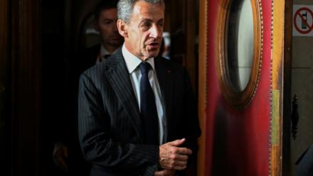 L'ancien président Nicolas Sarkozy quitte le palais de justice à Paris, le 14 février 2024, après le verdict de son procès en appel dans l'affaire Bygmalion
