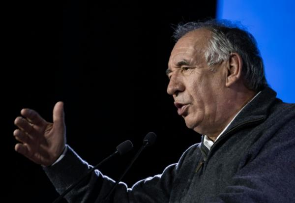 L'ancien Premier ministre et président du Modem, François Bayrou, lors de l'université d'été du Modem, le 26 septembre 2025 à L'Isle-sur-la-Sorgue, dans le Vaucluse
