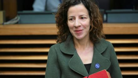 La commissaire européenne aux Affaires sociales Roxana Minzatu annonce mardi des propositions pour faciliter la mobilité des travailleurs dans l'Union européenne, Strasbourg, le 15 septembre 2026