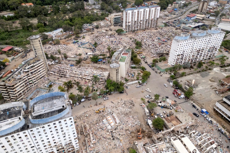 Vue aérienne de bâtiments détruits à Caraballeda, dans l'Etat de La Guaira, le 6 juillet 2026 au Venezuela
