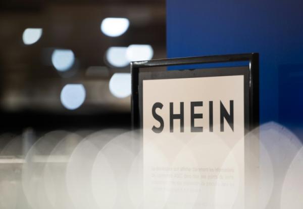 Shein compte lever près de 1,5 milliard d'euros lors de son introduction en Bourse mardi à Hong Kong, valorisant le géant du prêt-à-porter en ligne à 22,6 milliards d'euros, soit quatre fois moins qu'en 2022