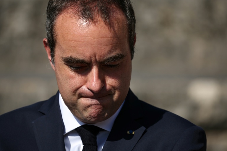 Le Premier ministre Sébastien Lecornu à Suresnes, dans la banlieue ouest de Paris, le 18 juin 2026