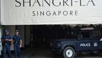 Des policiers devant l'hôtel Shangri-La à Singapour le 31 mai 2024