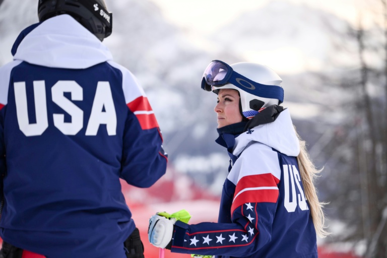 L'Américaine Lindsey Vonn avec son entraîneur Aksel Lund Svindal avant un entraînement officiel en vue de la descente des JO-2026, le 7 février 2026, à Cortina