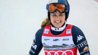La star américaine Lindsey Vonn grimaçante après sa chute lors de la descente de Crans-Montana, en Coupe du monde de ski alpin, le 30 janvier 2026