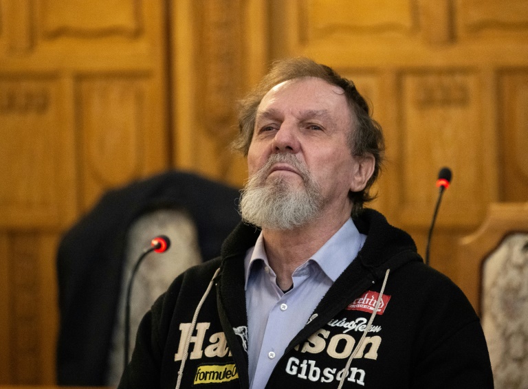 L'accusé Juraj Cintula, 72 ans, à son arrivée au tribunal de Banska Bystrica (centre) pour l'énoncé du verdict, en Slovaquie, le 21 octobre 2025.