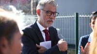 Le premier secrétaire du PS Olivier Faure en visite dans une école primaire à Savigny-le-Temple, en Seine-et-Marne, le 1er septembre 2026
