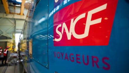 Le patron de la SNCF Jean Castex, annonce une réorganisation de la gouvernance de la filiale SNCF Voyageurs, dont l'actuel PDG Christophe Fanichet va être remplacé par deux personnes