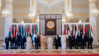 Photo diffusée par l'agence de presse officielle de Bahreïn (BNA) du roi du Bahreïn Hamad ben Issa Al Khalifa (c) avec les dirigeants arabes, le 16 mai 2024 à Manama