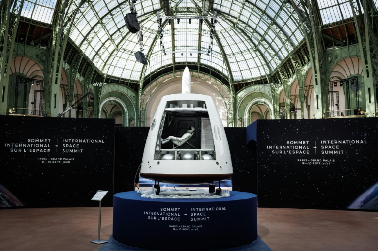 Le sommet international sur l'espace démarre sous la verrière du Grand Palais à Paris, le 9 septembre 2026