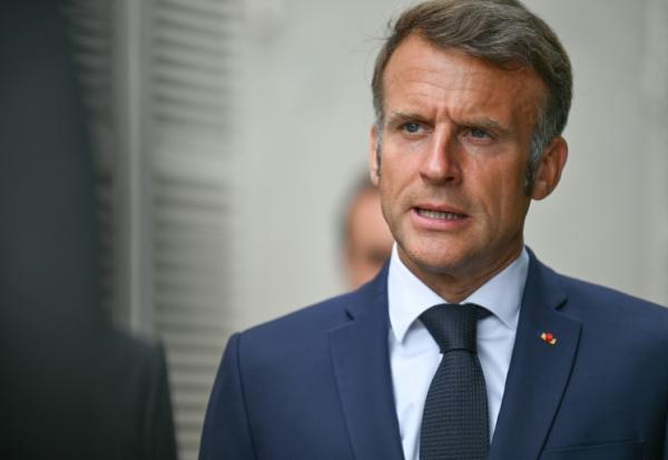 Le président Emmanuel Macron le 13 août 2025 à Bormes-les-Mimosas, dans le Var