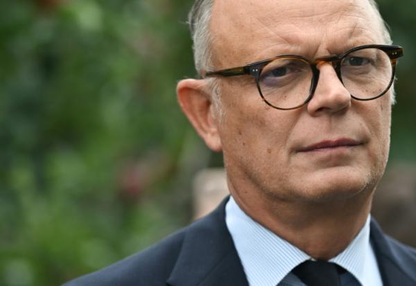 Le candidat Horizons à la présidentielle Édouard Philippe le 17 septembre 2026, à Corzé dans le Maine-et-Loire