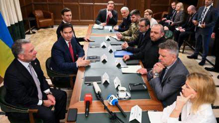 Réunion entre la délégation ukrainienne et des hauts responsables américains à Hallandale Beach, en Floride, le 30 novembre 2025