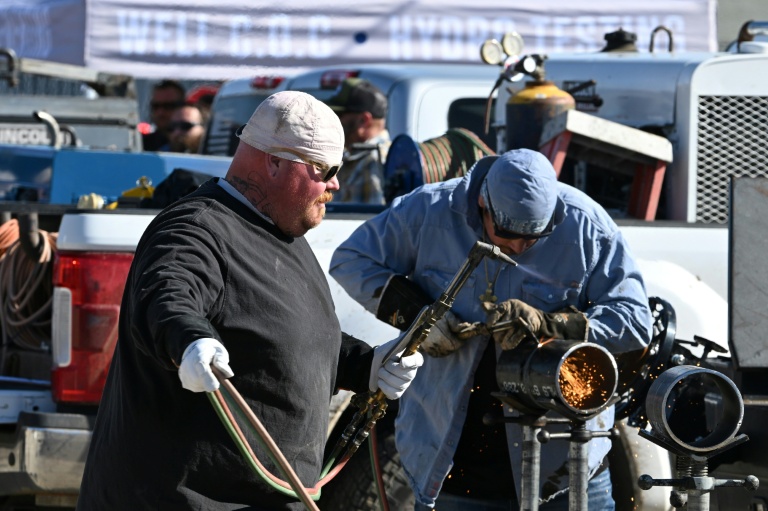 Des soudeurs participent au