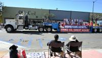 La grande parade d'Oildorado, sur le thème "Make Oil Great Again", le 18 octobre 2025 à Taft, en Californie