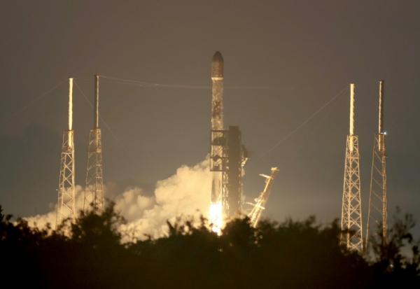 Décollage d'une fusée Falcon 9 de SpaceX lundi en Floride