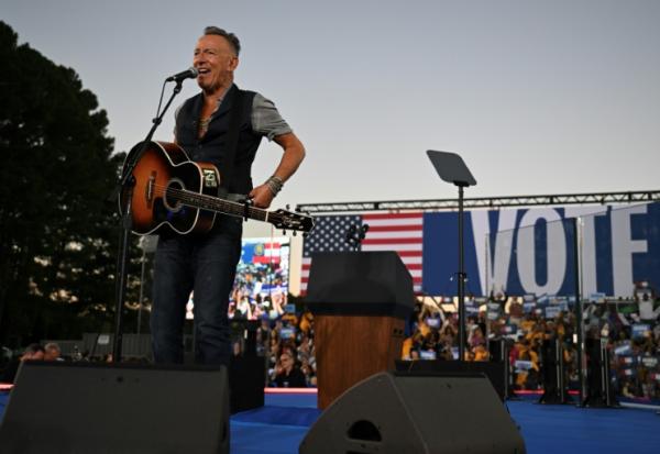 Bruce Springsteen lors d'un meeting de la démocrate Kamala Harris le 24 octobre 2025 en Géorgie