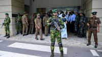 Des agents de sécurité devant la Haute Cour de Colombo, lors du prononcé du verdict du procès des accusés dans les attentats de Pâques 2019, le 22 septembre 2026 à Colombo, au Sri Lanka