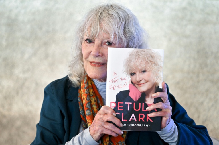 La chanteuse, actrice et auteure-compositrice britannique Petula Clark lors du Festival du Livre à Collonge (LAC), le 6 juin 2026 à Collonge-Bellerive, près de Genève, en Suisse