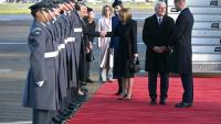 Le président allemand Frank-Walter Steinmeier est accueilli à l'aéroport de Heathrow, à l'ouest de Londres, par le prince William et son épouse Kate, le 3 décembre 2025 