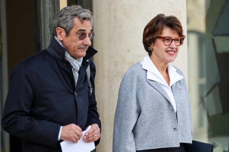 le ministre du Commerce Serge Papin et la ministre de l'Agriculture Annie Genevard à la sortie de l'Elysée, le 22 octobre 2025 à Paris