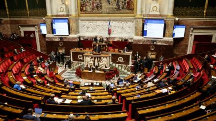 Le ministre de l'Économie et des Finances, Roland Lescure, lors du débat sur le budget 2026 à l'Assemblée nationale, le 13 janvier 2026 à Paris