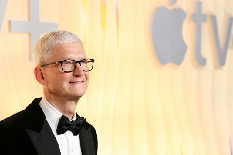 Le PDG d'Apple, Tim Cook, lors des Emmy Awards d'Apple TV+ à West Hollywood, en Californie, le 14 septembre 2025