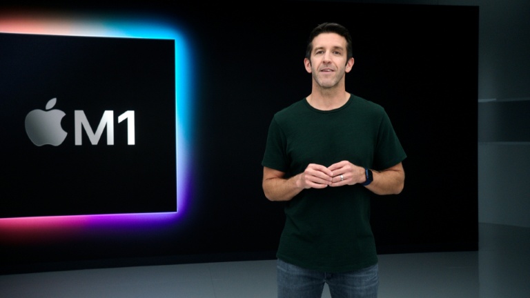 Photo diffusée par Apple, le 10 novembre 2020, montrant John Ternus, vice-président de l'ingénierie matérielle d'Apple, lors d'un événement à l'Apple Park à Cupertino, en Californie