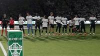 Les joueurs du Real Madrid arborent le maillot de soutien à Ceuta avant un match le 15 septembre 2026 à Elche. A droite sur la photo, Vinicius et Mbappé n'ont enfilé le t-shirt qu'à moitié, de même que Konate (troisième à partir de la gauche)