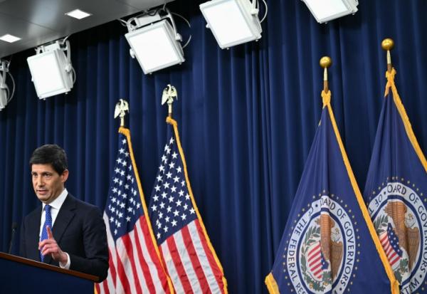Le patron de la Fed, Kevin Warsh, donne une conférence de presse, le 16 septembre 2026 à Washington