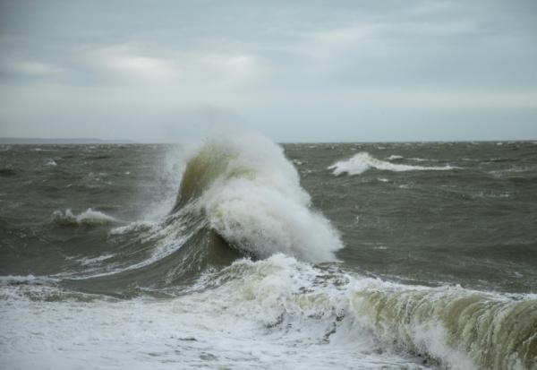 Météo-France a annoncé placer la Manche en vigilance rouge vent dans la nuit de jeudi à vendredi en raison du passage de la tempête Goretti