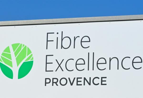 Le logo de l'usine Fibre Excellence de Tarascon dans les Bouches-du-Rhône, le 29 juillet 2026
