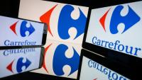 Malgré des ventes en hausse au troisième trimestre, Carrefour a annoncé mardi abaisser légèrement ses objectifs financiers pour 2026, invoquant "la dégradation de la situation sociale et sécuritaire" en France