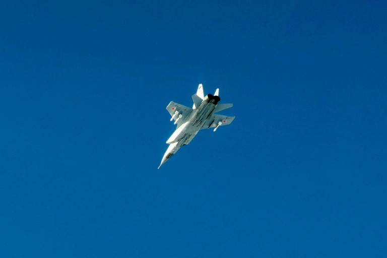 Image diffusée le 19 septembre 2025 par l'armée de l'air suédoise montrant un avion de chasse russe MIG-31 volant au-dessus de la mer Baltique après avoir violé l'espace aérien estonien