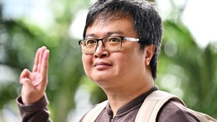 L'avocat Arnon Numpa à son arrivée devant un tribunal de Bangkok, le 26 septembre 2023