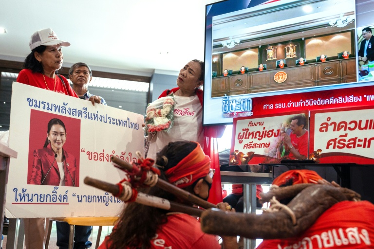 Des partisans de Paetongtarn Shinawatra, le 29 août 2025 à Bangkok
