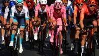 Le Slovène Tadej Pogacar (c), vainqueur du Giro, lors de la 21e et dernière étape, le 26 mai 2024 à Rome  