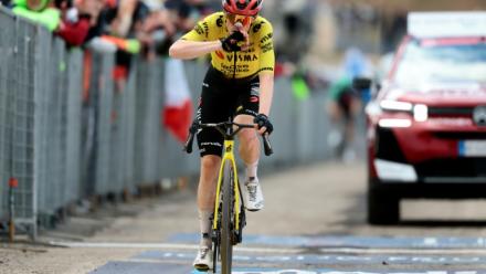 Le Danois Jonas Vingegaard vainqueur de la 7e étape du Tour d'Italie au sommet du Blockhaus, le 15 mai 2026