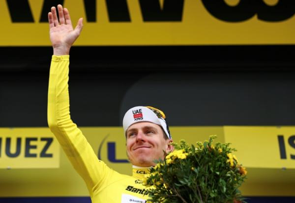 Le maillot jaune Tadej Pogacar, vainqueur de la première des deux arrivées à l'Alpe d'Huez, lors de la 20e étape, le 25 juillet 2026