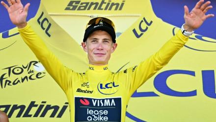 Le Danois Jonas Vingegaard premier maillot jaune de la 113e édition du Tour de France, le 4 juillet 2026 à Barcelone
