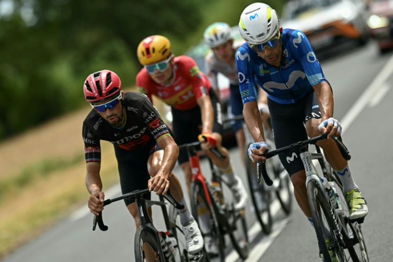 Les échappés, dont Julian Alaphilippe (à gauche), lors de la 11e étape du Tour de France entre Vichy et Nevers, le 15 juillet 2026