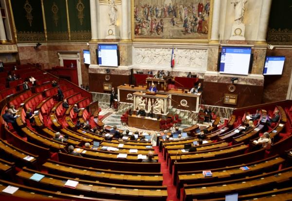 Un hémicycle de l'Assemblée nationale quasi déserté pour l'ouverture du débat budgétaire de la Sécurité sociale à Paris, le 20 octobre 2026