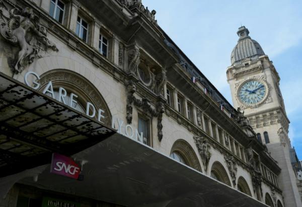 Le retour au trafic normal est prévu vendredi matin après des perturbations dues à un vol de câble sur la LGV entre Paris et Lyon