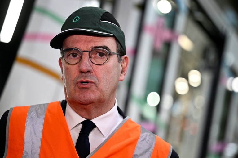 Jean Castex, président de la RATP, lors de la présentation des nouveaux métros MF19 construits par Alstom, le 14 février 2025 à Bobigny, en Seine-Saint-Denis