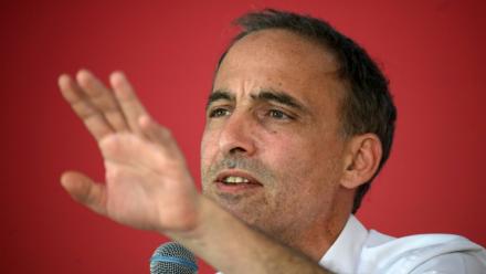Le candidat à la primaire social-démocrate Raphaël Glucksmann lors d'un meeting à Bram, le 19 septembre 2026 dans l'Aude
