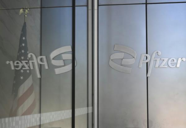 Au siège du laboratoire pharmaceutique Pfizer, le 8 août 2025 à New York
