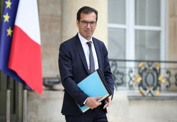 Le ministre du Travail, Jean-Pierre Farandou, quitte l'Elysée, à Paris, le 1er juillet 2026