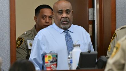 Duane "Keffe D" Davis arrive dans un tribunal de Las Vegas, le 10 août 2026, pour le premier jour de son procès en lien avec le meurtre en 1996 du rappeur star Tupac Shakur