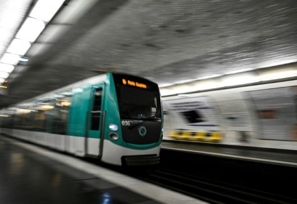 Trois femmes ont été blessées couteau  dans le métro parisien par un homme qui a pris la fuite avant d'être interpellé dans le Val-d'Oise