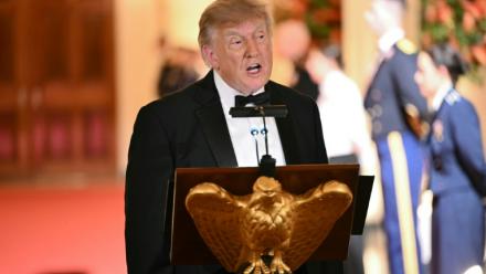 Le président américain Donald Trump parle lors du dîner de gala en l'honneur du président chinois Xi Jinping, le 24 septembre 2026 à la Maison Blanche, à Washington